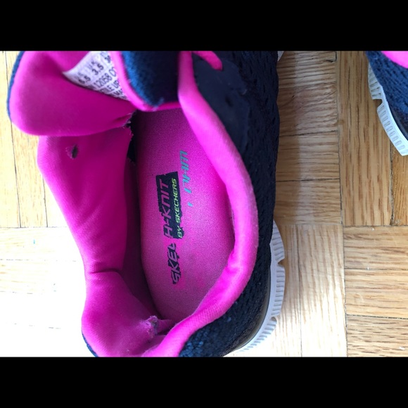 SKECHERS memory foam runners. Size 6.5 - Picture 5 of 5